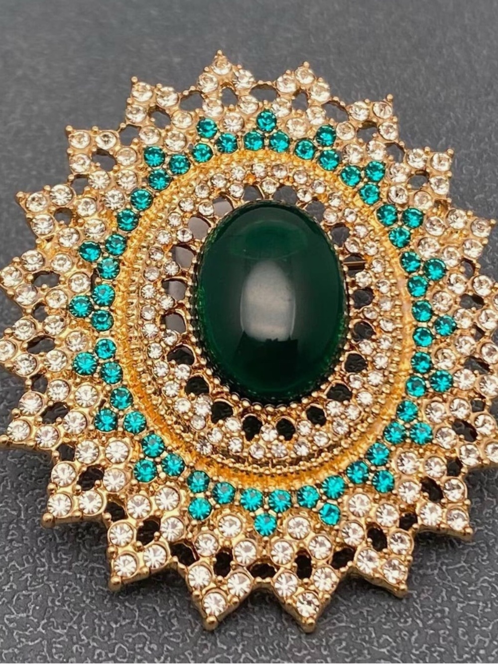 3 brooches for 1 !! Scroll to see selections.